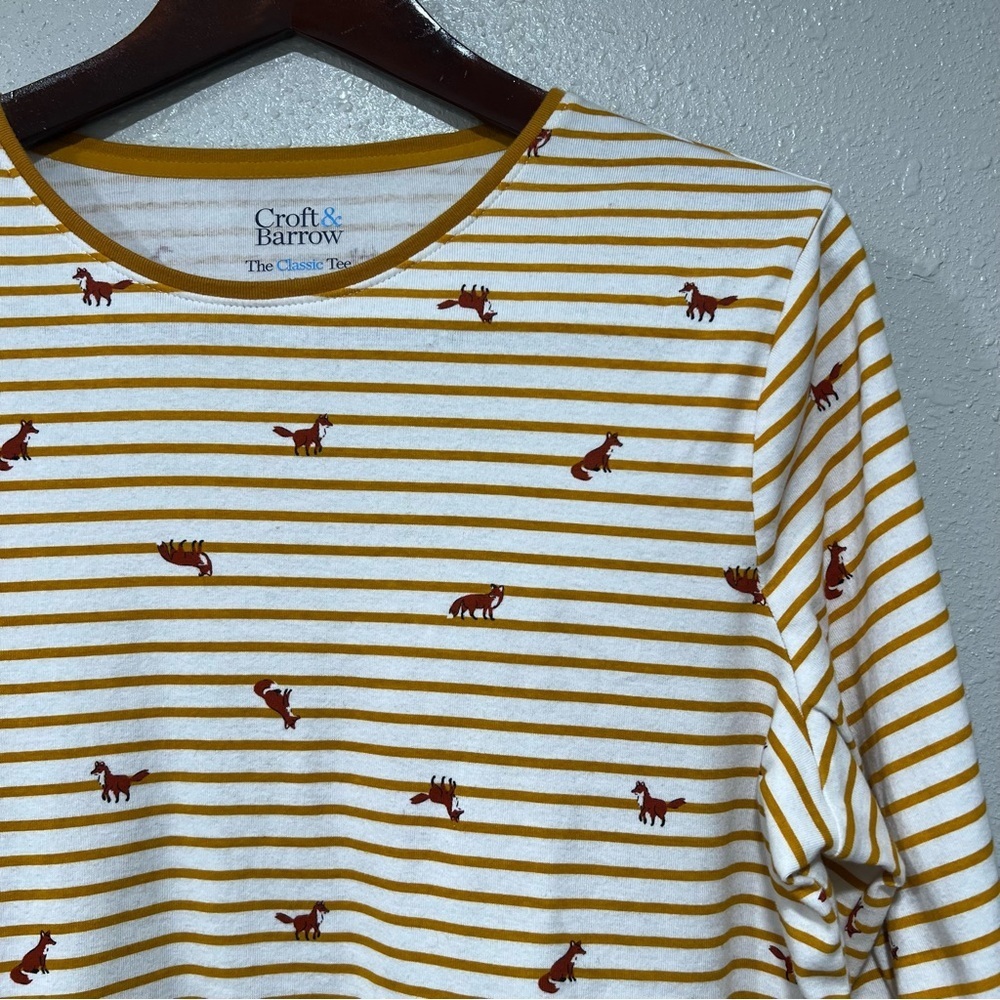 Yellow Stripe Fox T-Shirt Tee 2X Long Sleeve V Neck Top Shirt Croft & Barrow EUC - Picture 2 of 8